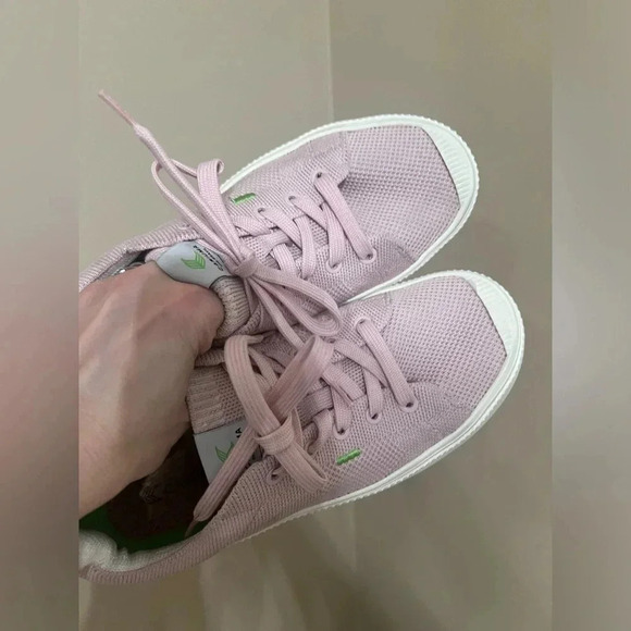 Cariuma | Oca Low Rose Red Canvas Sneakers - Picture 2 of 8